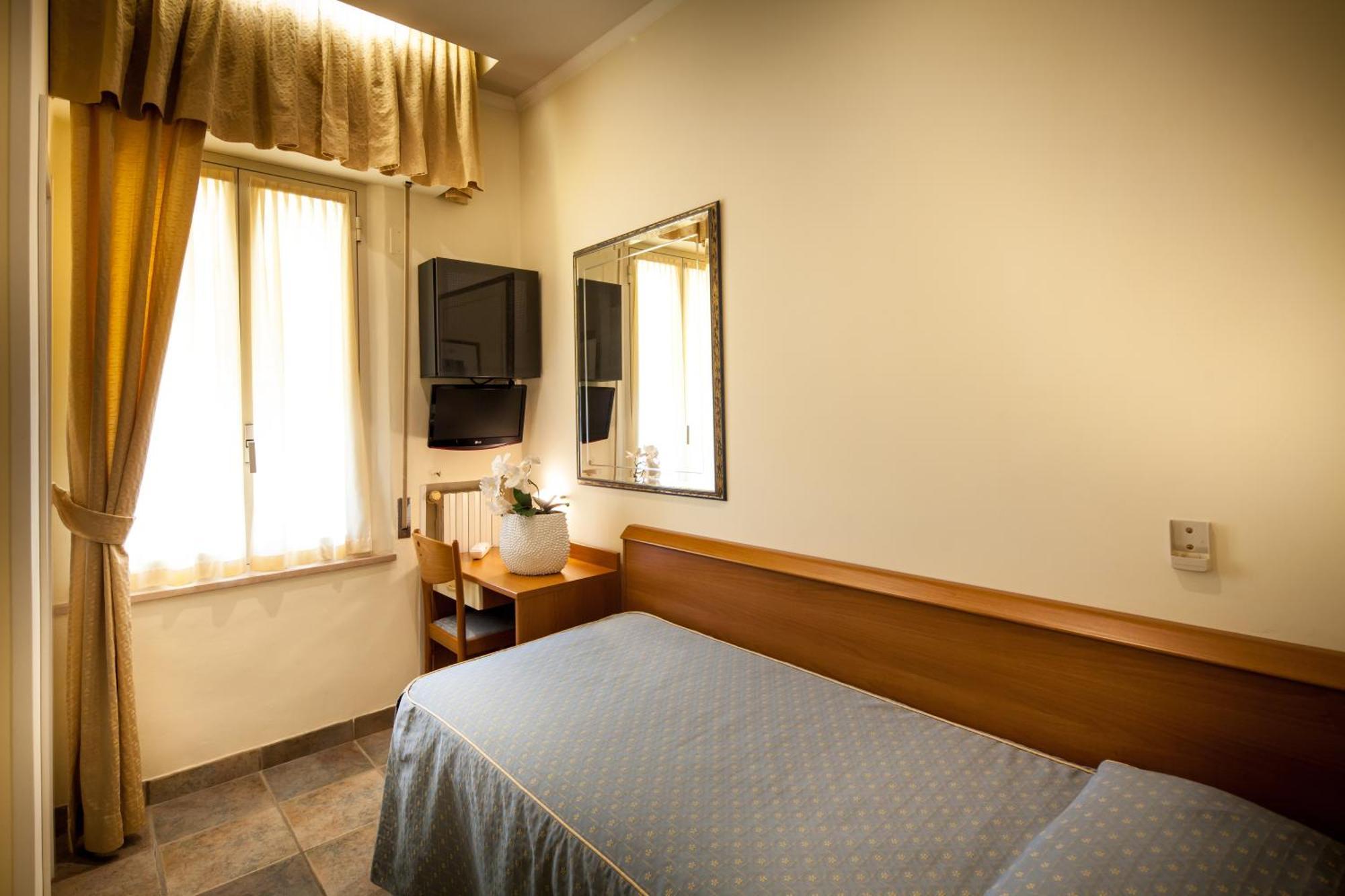 Hotel Angela Fano Esterno foto