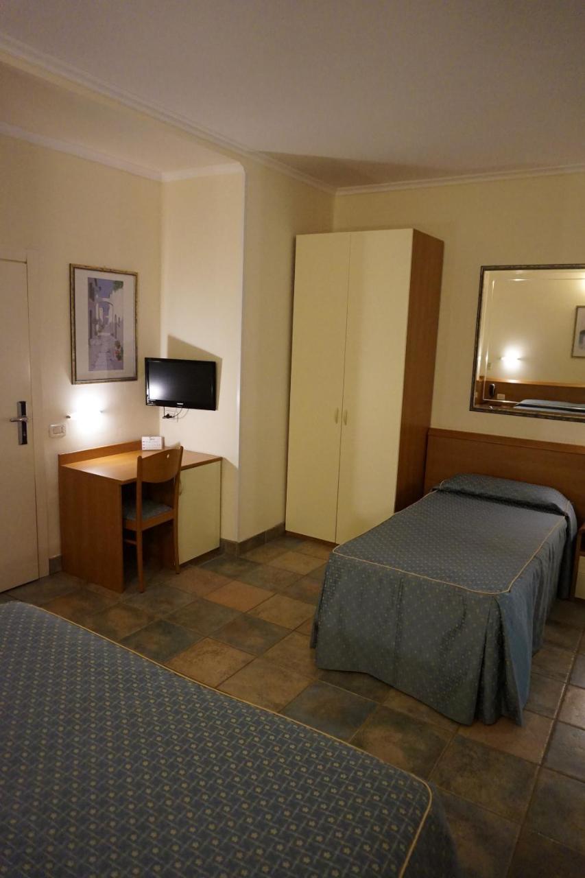 Hotel Angela Fano Esterno foto