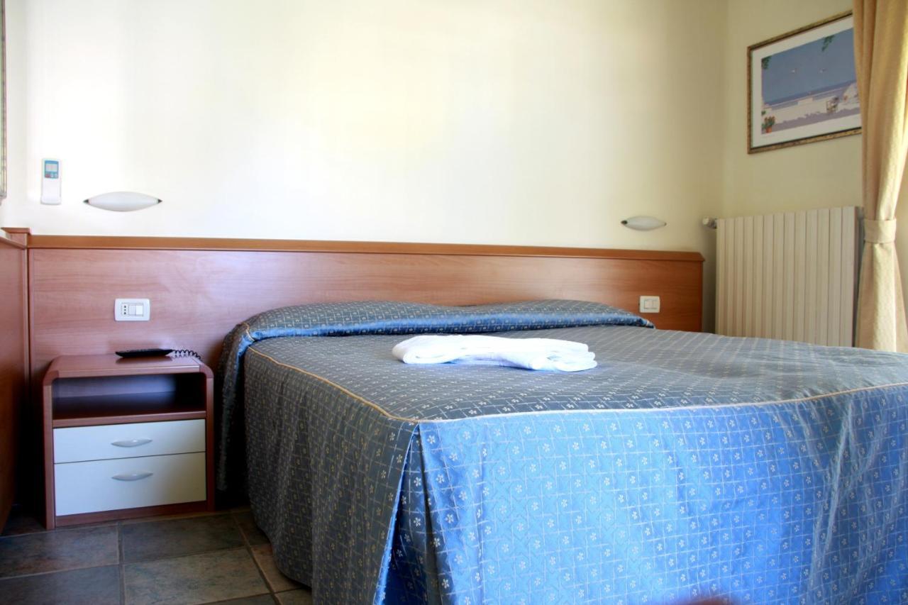 Hotel Angela Fano Esterno foto