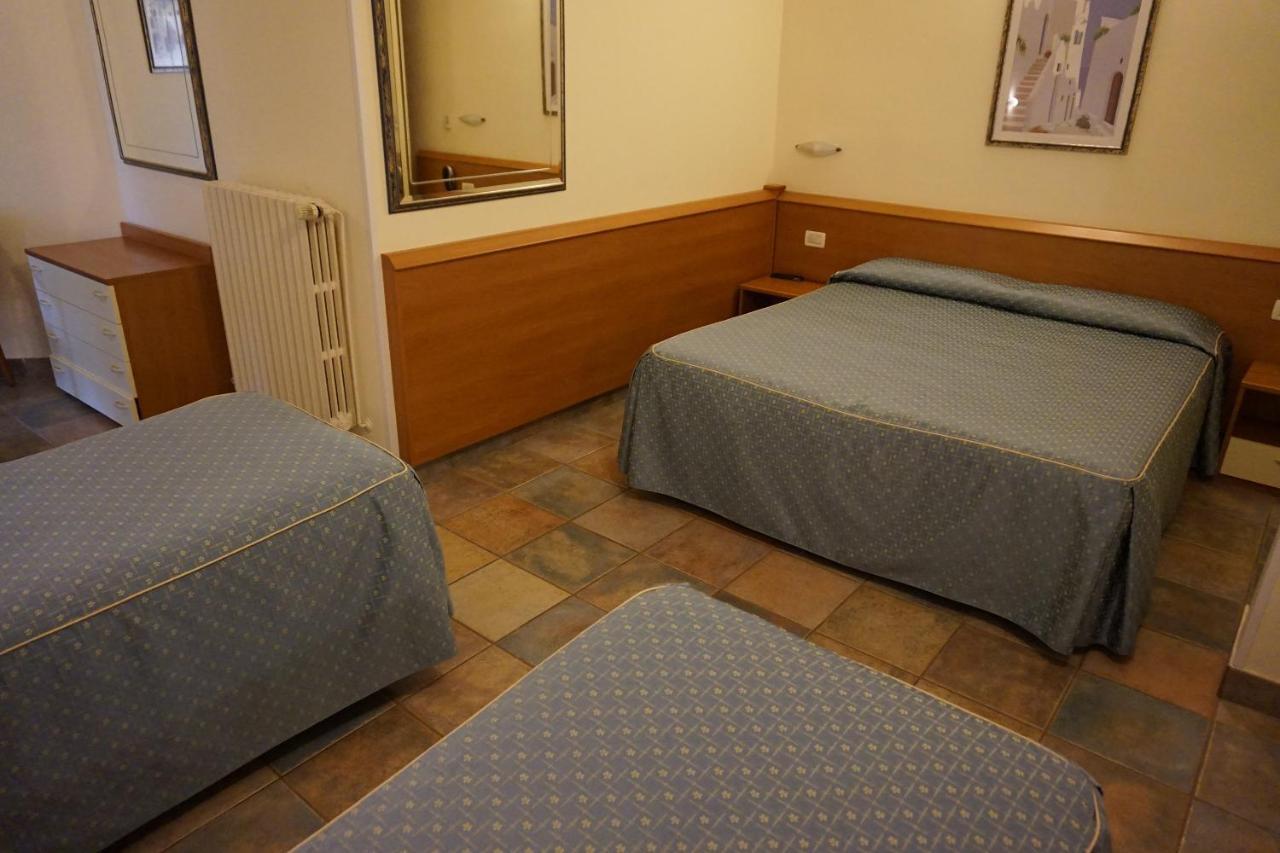 Hotel Angela Fano Esterno foto