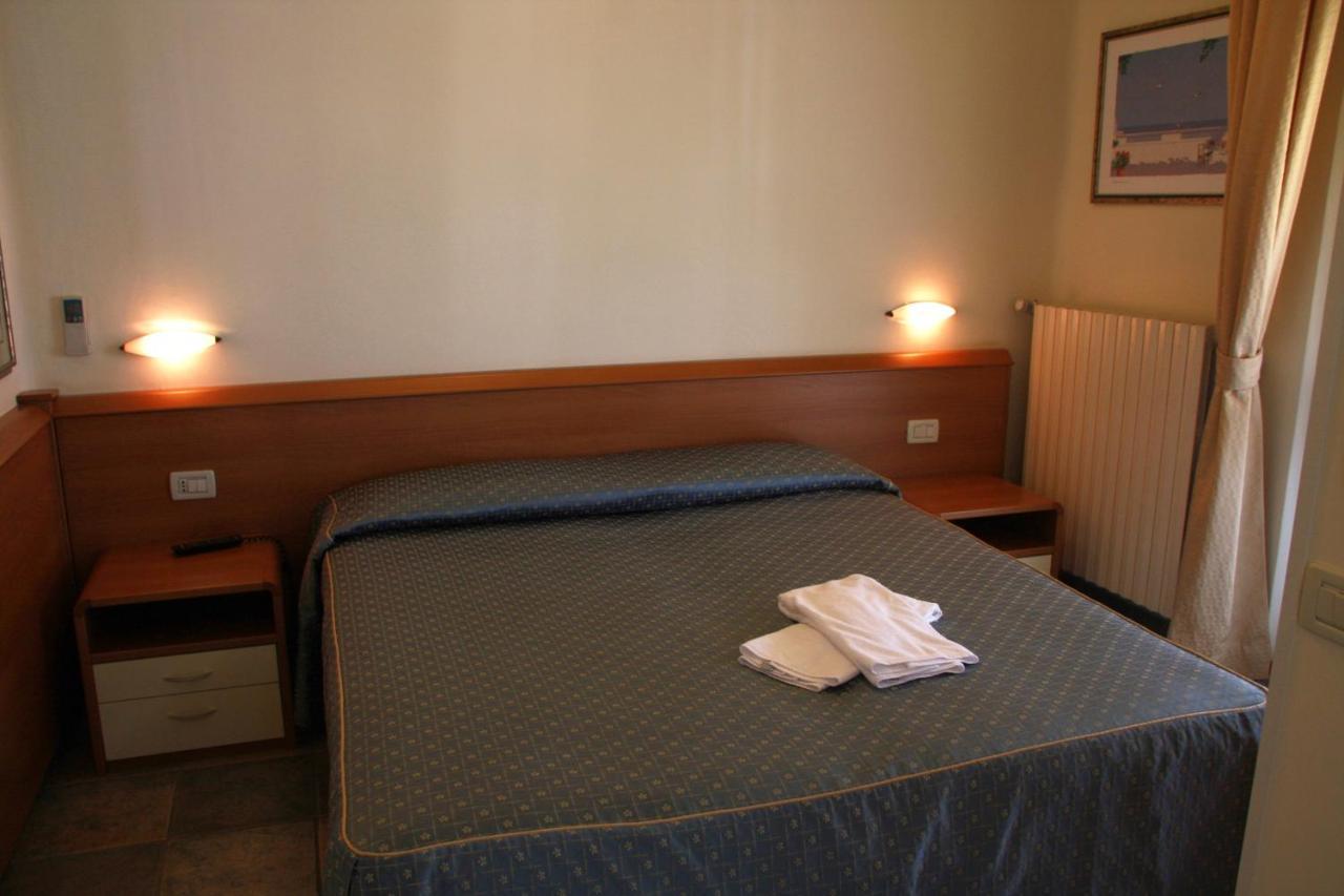 Hotel Angela Fano Esterno foto