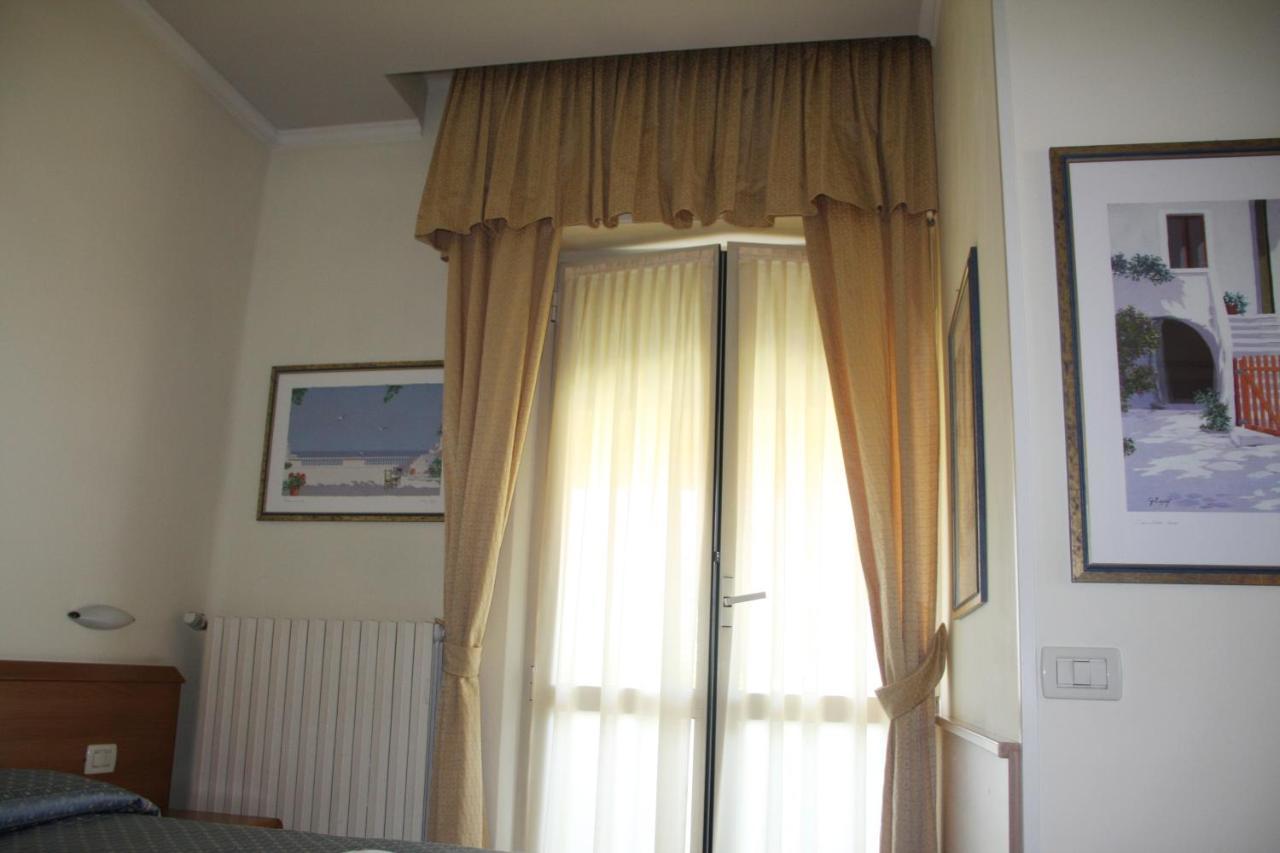 Hotel Angela Fano Esterno foto