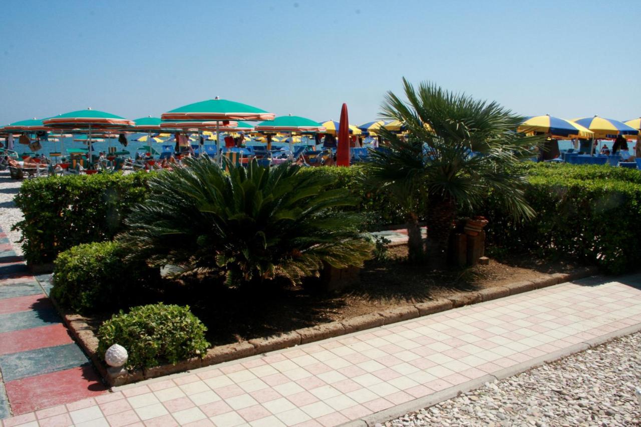 Hotel Angela Fano Esterno foto