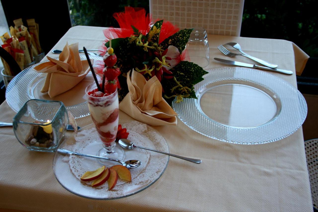 Hotel Angela Fano Esterno foto