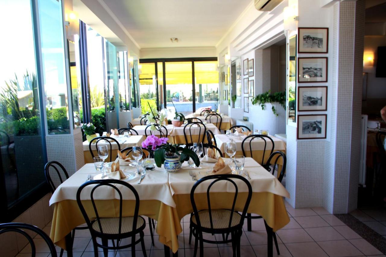 Hotel Angela Fano Esterno foto