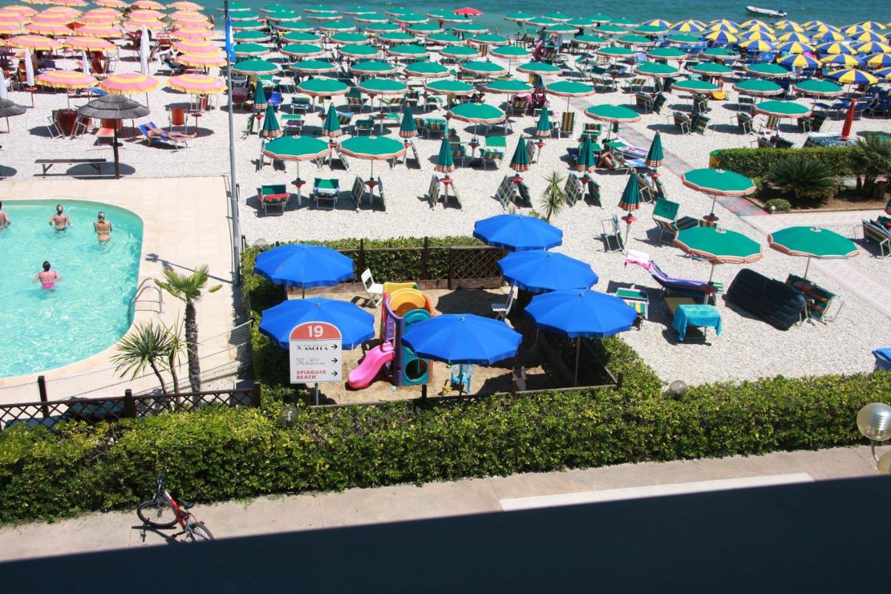 Hotel Angela Fano Esterno foto